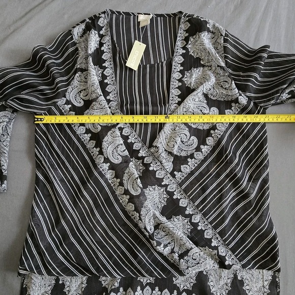 NWT Chicos Black Paisley V-Neck Crossover Wrap Layered Blouse Sz 8/10 - Picture 8 of 13